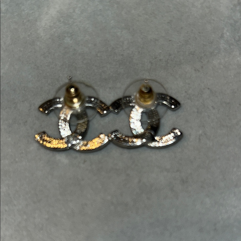 Authentic CHANEL earrings - Picture 3 of 7